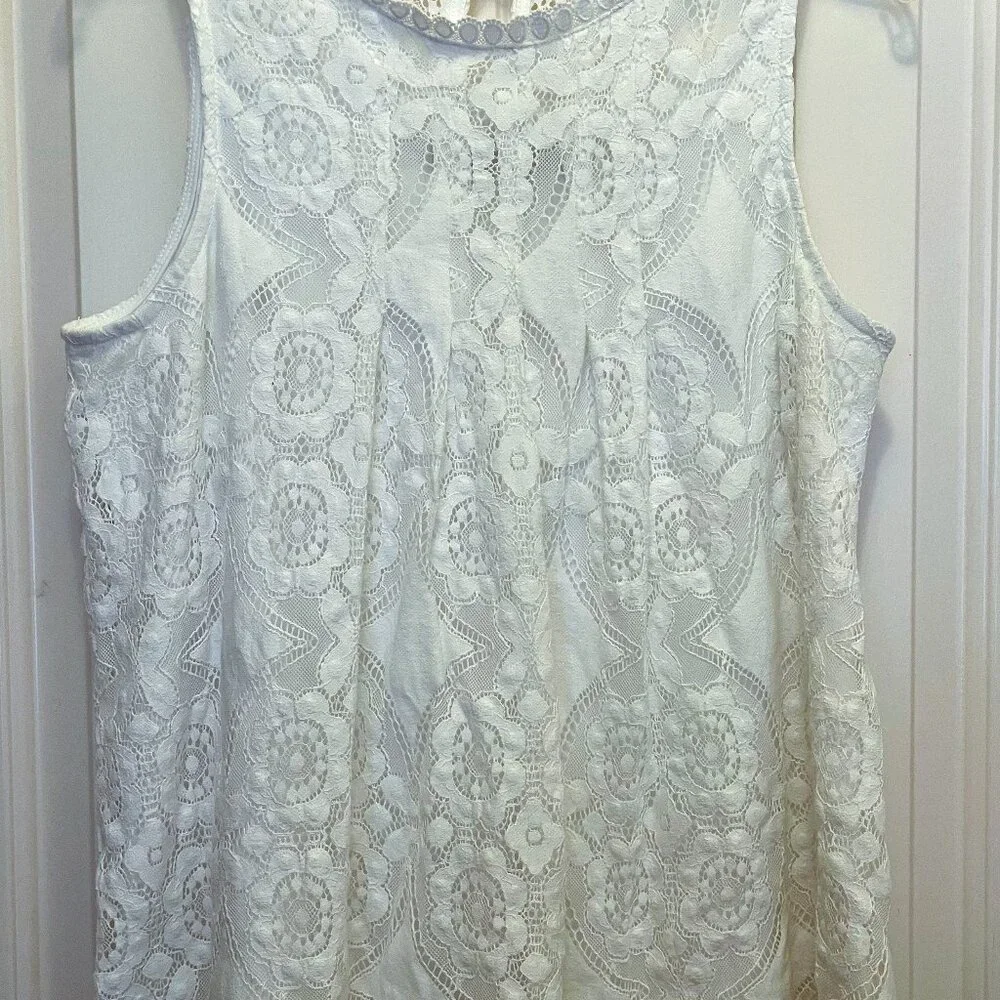 Doe & Rae White Floral Lace Sleeveless Tank